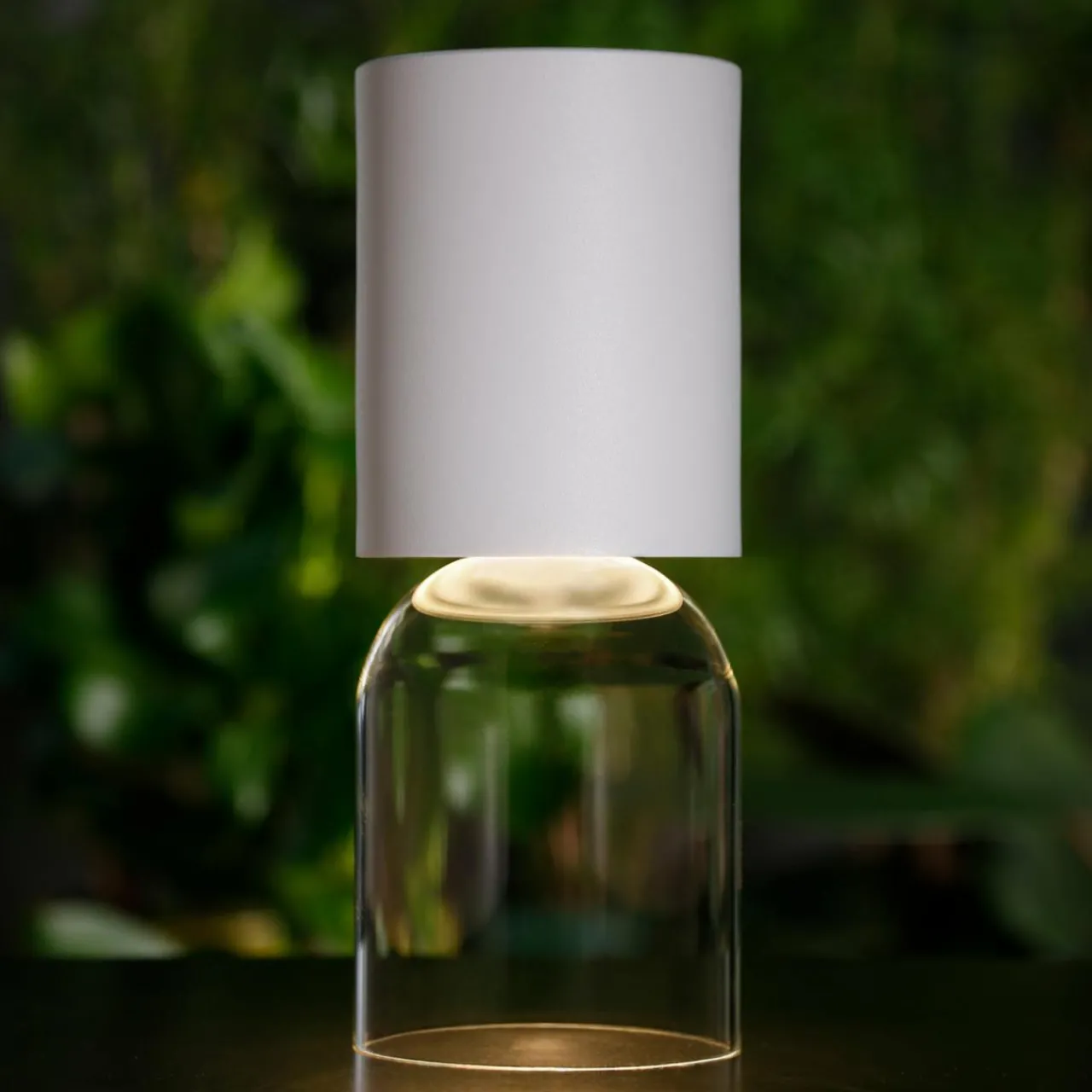 luceplan_nui_mini_lampe__poser__batterie_blanc_0.webp Luceplan Nui Mini lampe à poser à batterie, blanc^ Lampes Décoratives