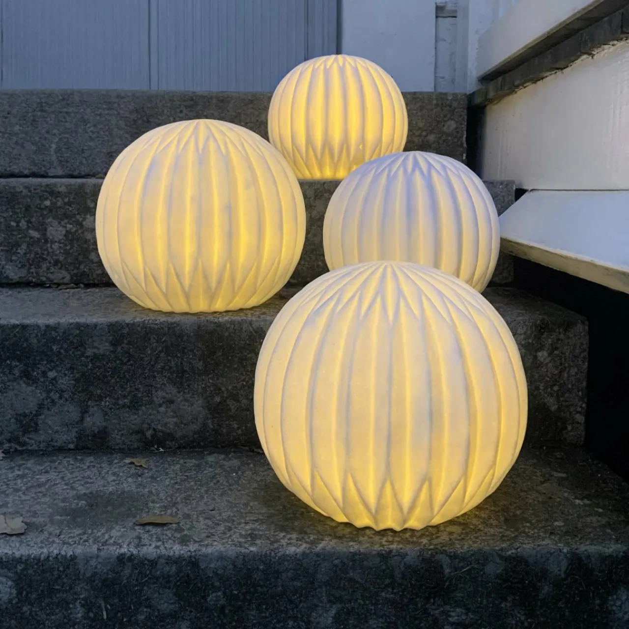 luminaire_de_terrasse_led_sandy___cm_blanc_plastique_batterie_2.webp STAR TRADING Luminaire de terrasse LED Sandy, Ø 30 cm blanc plastique batterie^ Lampes Décoratives