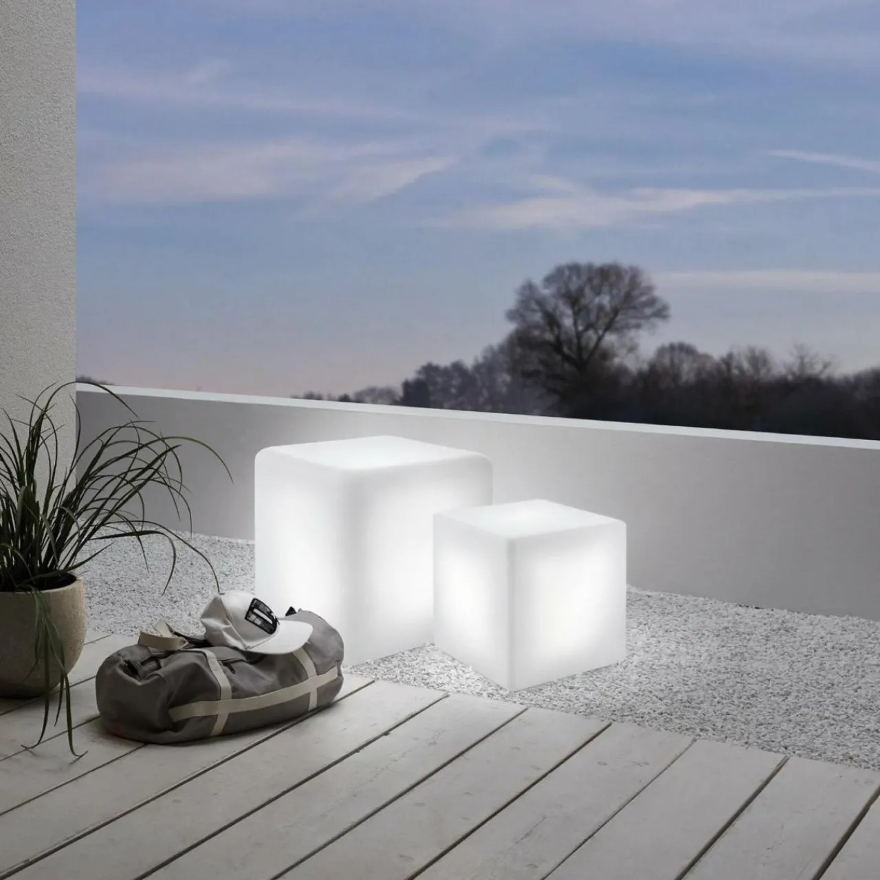 luminaire_dextrieur_bottona_cube_e_blanc__x_cm_1-1.webp EGLO Luminaire d'extérieur Bottona cube E27 blanc, 30 x 30cm^ Lampes Décoratives