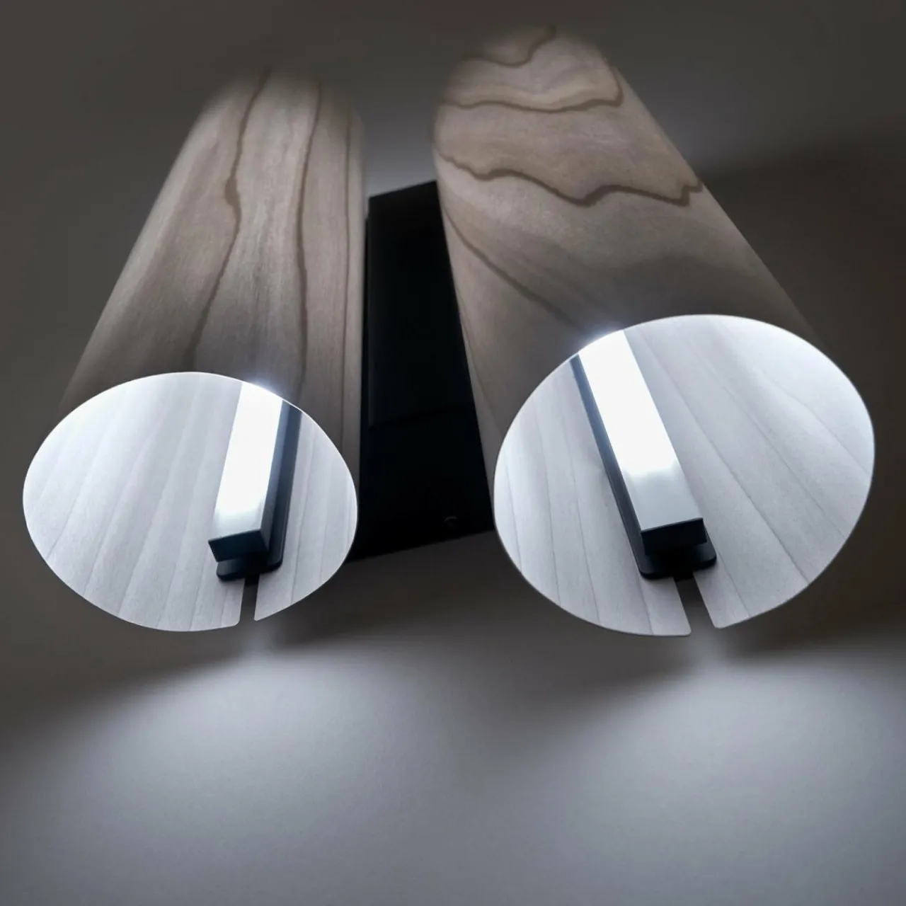 lzf_black_note_duplet_applique_noiregrise_3.webp LZF LAMPS LZF Black Note Duplet applique noire/grise^ Luminaires Durables