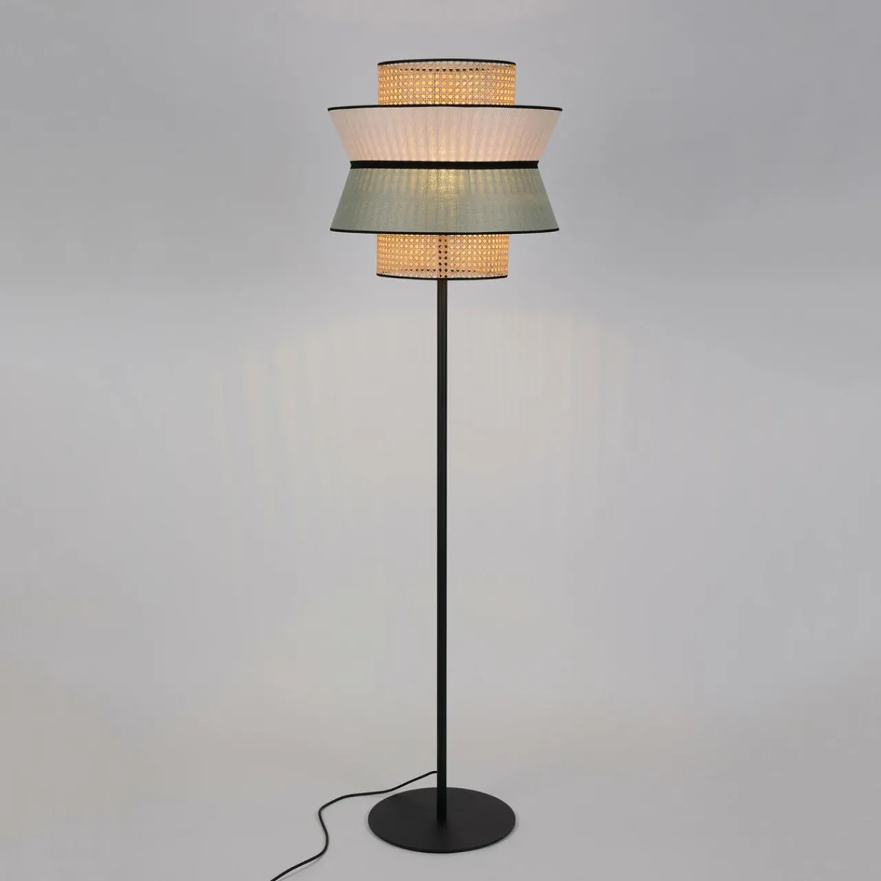 market_set_singapour_lampadaire_alguesable_1.webp MARKET SET Singapour lampadaire, algue/sable^ Luminaires De Terrasse