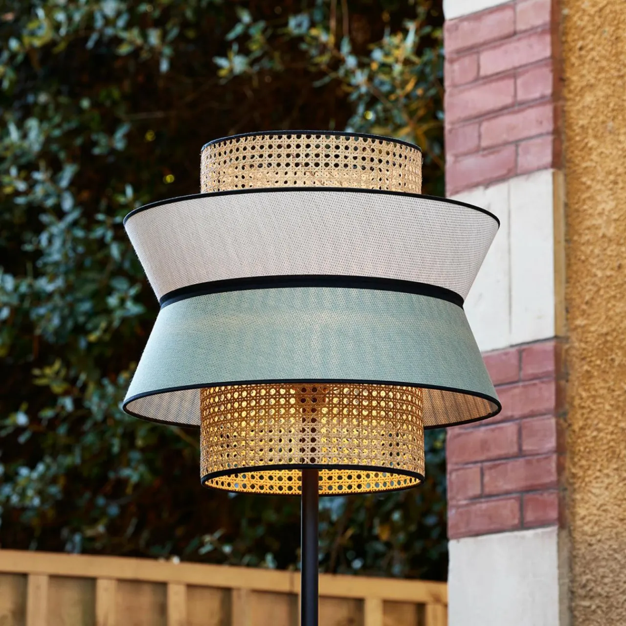 market_set_singapour_lampadaire_alguesable_2.webp MARKET SET Singapour lampadaire, algue/sable^ Luminaires De Terrasse