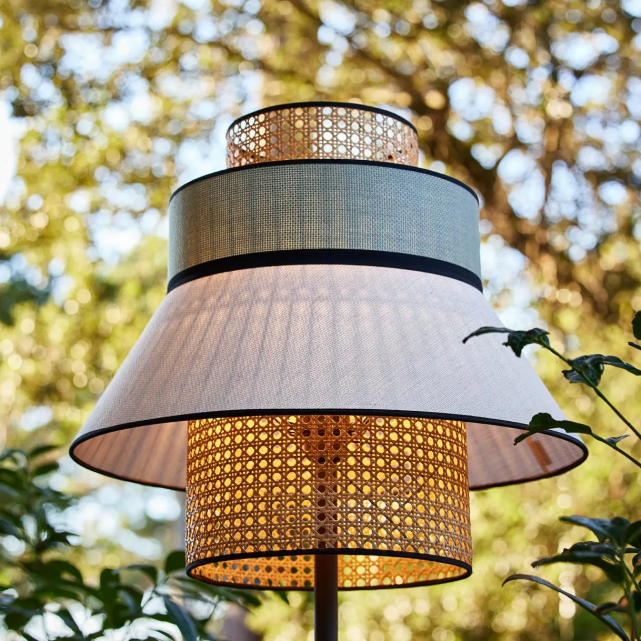 market_set_singapour_lampadaire_sablealgue_2.webp MARKET SET Singapour lampadaire, sable/algue^ Luminaires De Terrasse