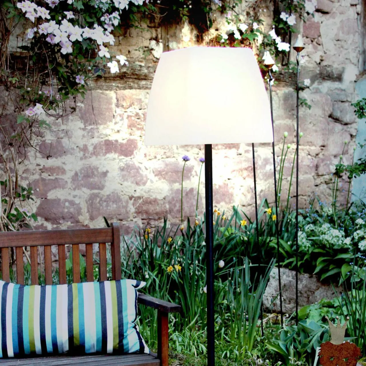 megatron_lampadaire_led_danna_abatjour_rond_ip_0.webp MEGATRON lampadaire LED Danna abat-jour rond IP44^ Luminaires De Terrasse