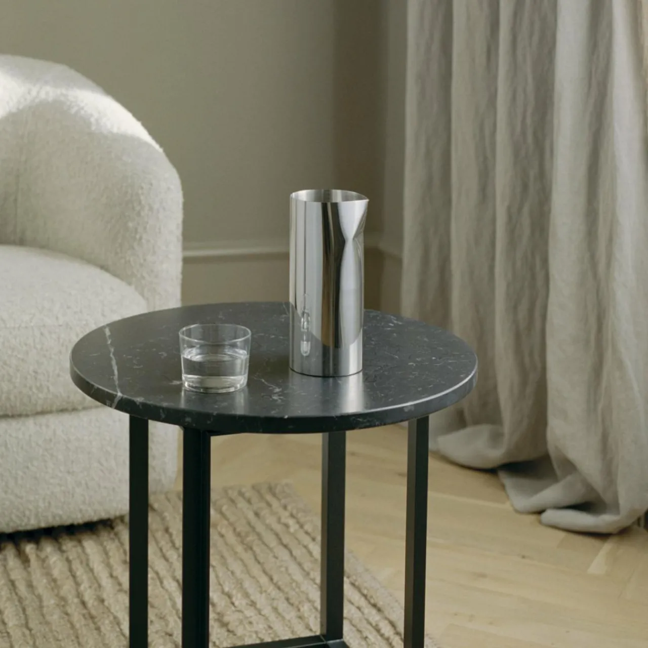 new_works_carafe_pleat__litre_acier_inoxydable_miroir_0.webp New Works Carafe Pleat, 0,9 litre, acier inoxydable, miroir^ Meubles & Aménagements
