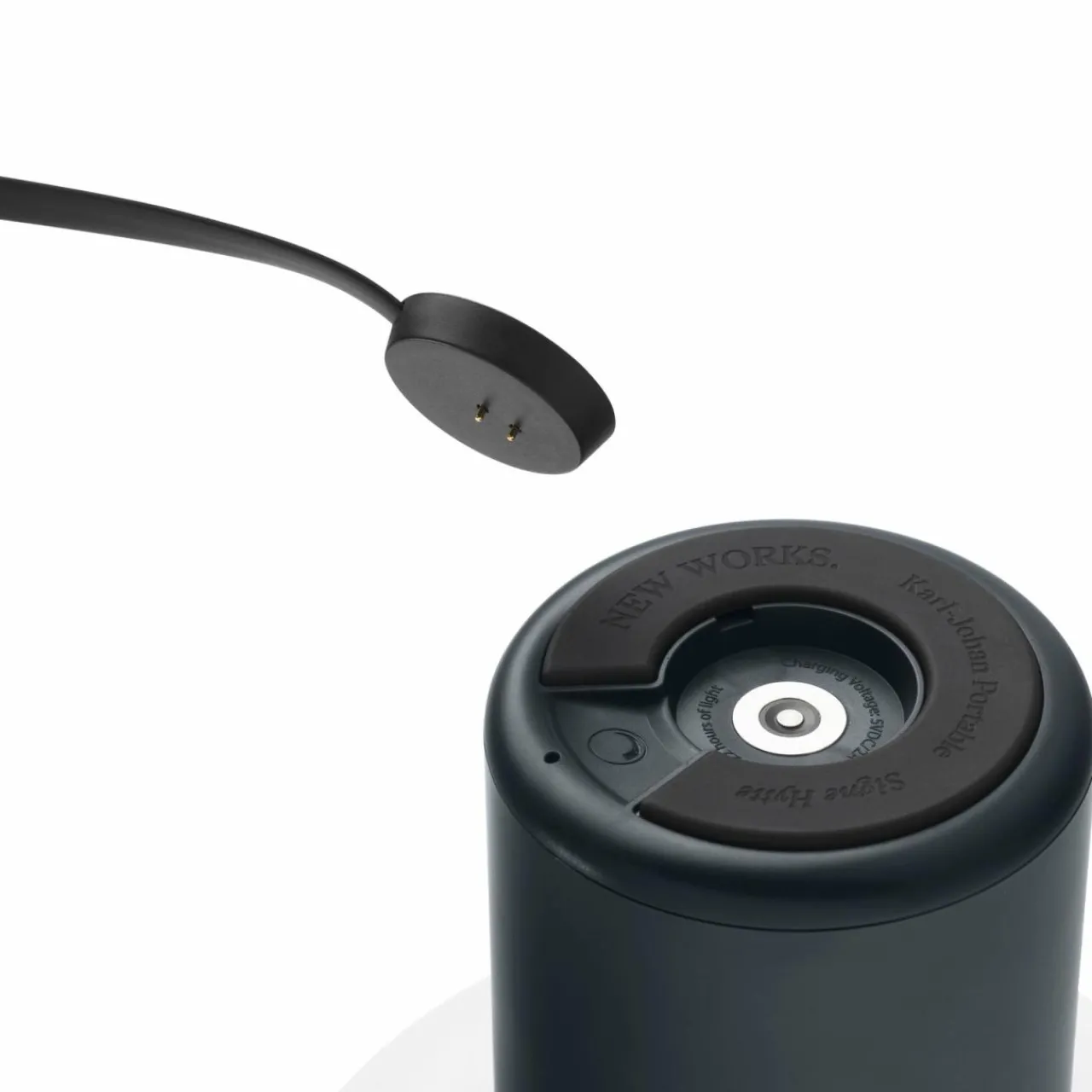 new_works_luminaire_rechargeable_karljohan_cold_black_ip_0.webp New Works luminaire rechargeable Karl-Johan, cold black, IP65^ Lampes Décoratives