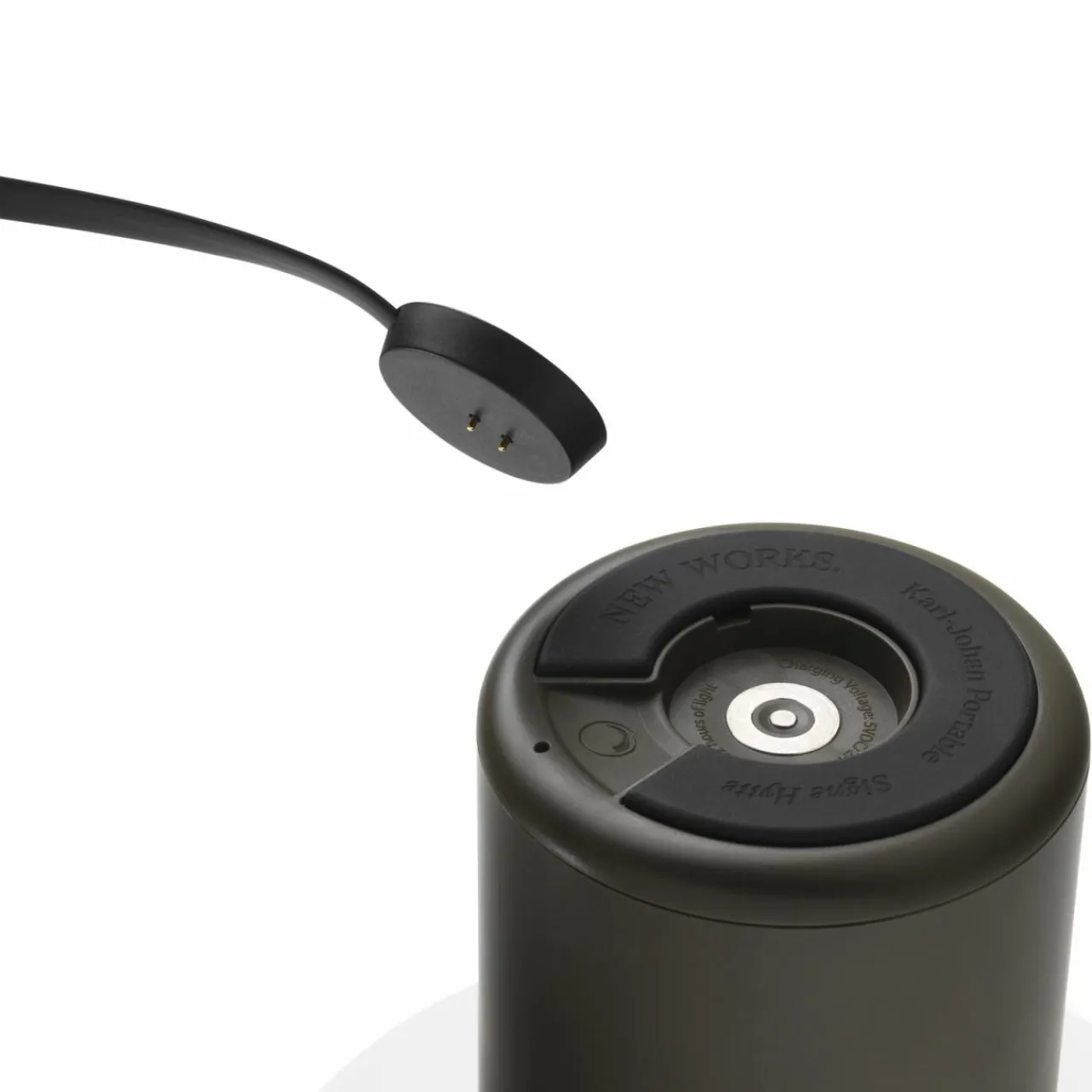 new_works_luminaire_rechargeable_karljohan_forest_green_ip_0.webp New Works luminaire rechargeable Karl-Johan, forest green, IP65^ Lampes Décoratives
