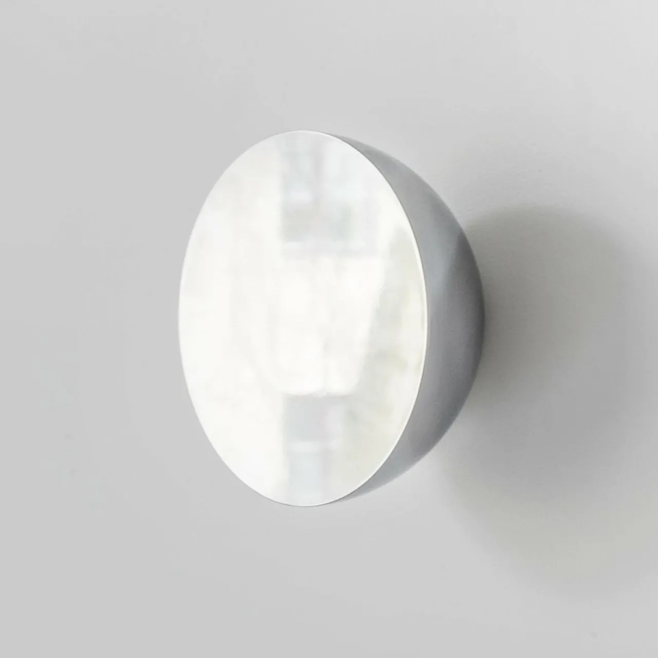 new_works_miroir_mural_aura_small___cm_acier_inoxydable_0.webp New Works miroir mural Aura Small, Ø 10 cm, acier inoxydable^ Meubles & Aménagements