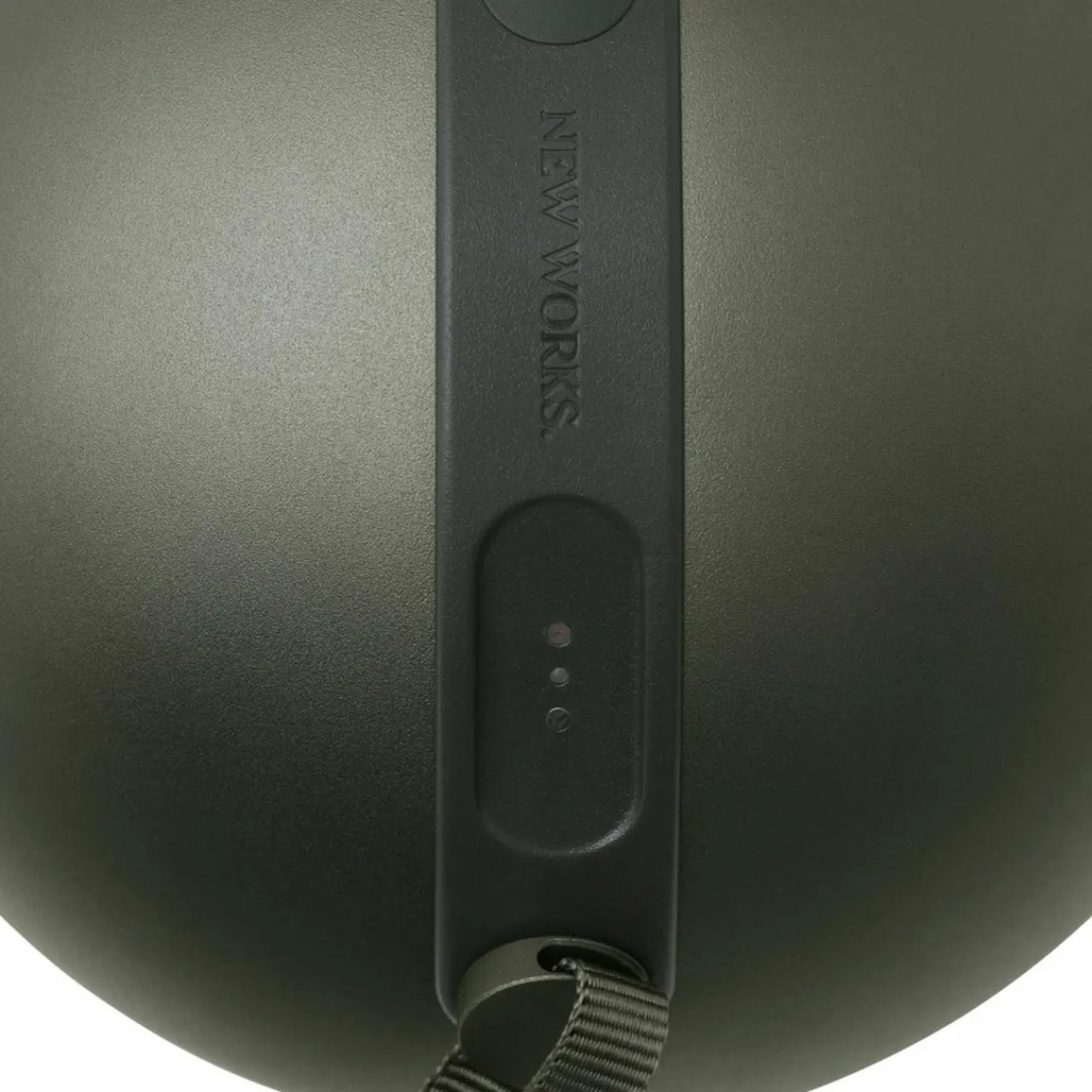 new_works_sphere_luminaire_led_rechargeable_ip_deep_green_5.webp New Works Sphere luminaire LED rechargeable IP67 deep green^ Lampes Décoratives