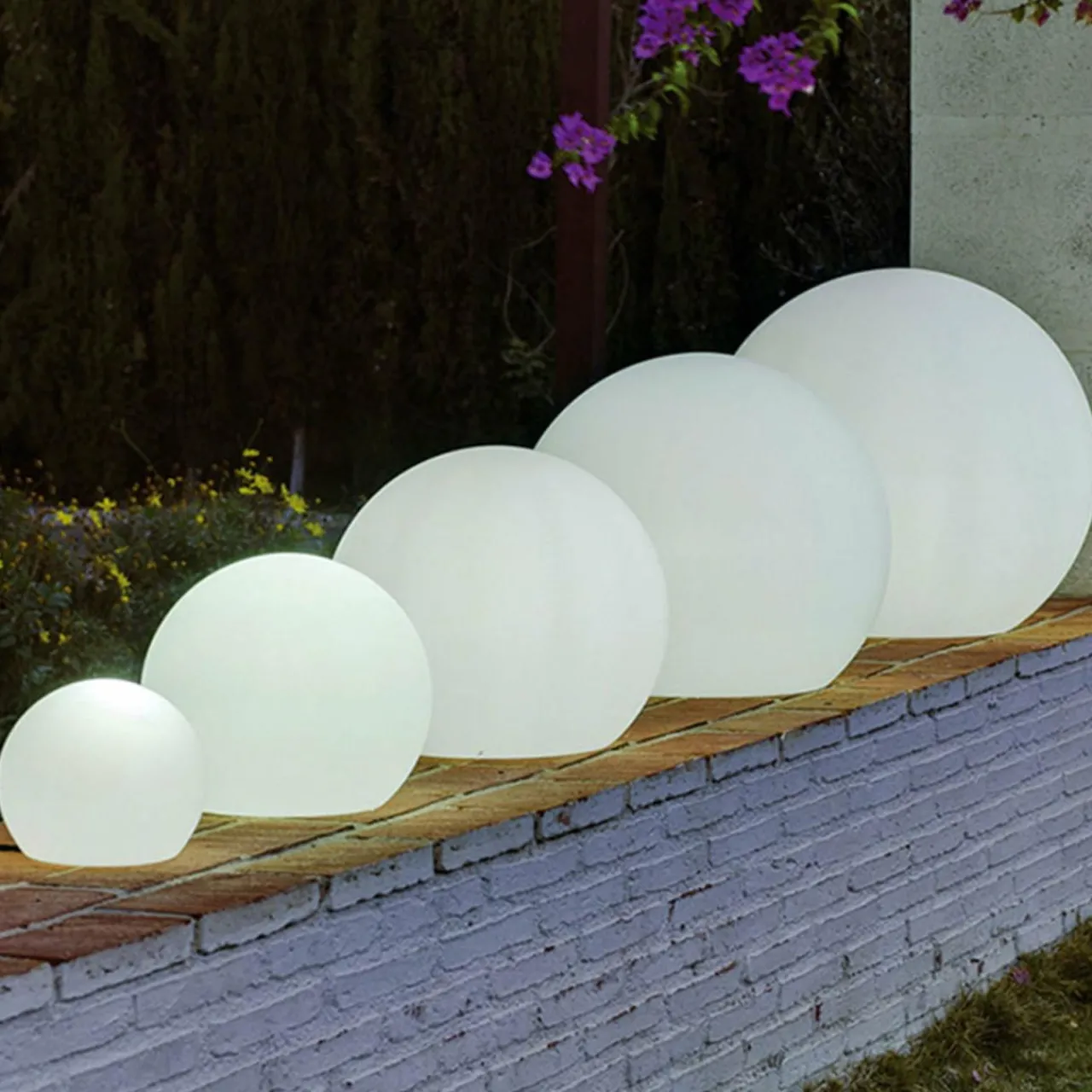newgarden_buly_lampe_de_sol_boule___cm_0.webp Newgarden Buly lampe de sol boule, Ø 40 cm^ Lampes Décoratives