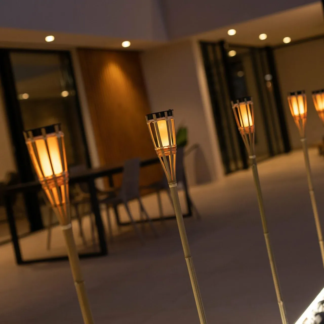 newgarden_hiama_torche_de_jardin_solaire__led_en_bambou_0.webp Newgarden Hiama Torche de jardin solaire à LED en bambou^ Lampes Décoratives