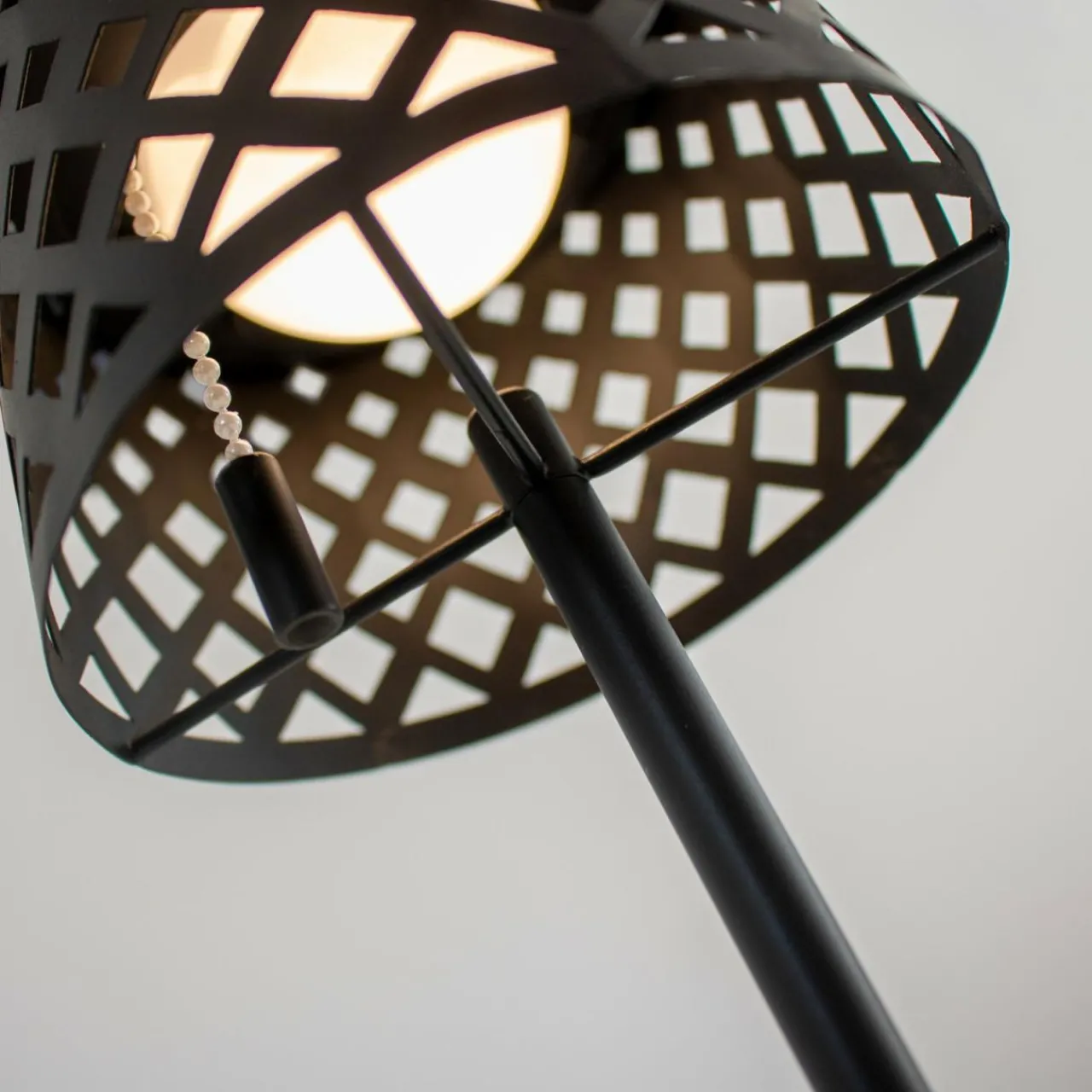 newgarden_lampe_de_table_led_solaire_gretita_noir_mtal_1.webp Newgarden lampe de table LED solaire Gretita, noir, métal^ Lampes Décoratives