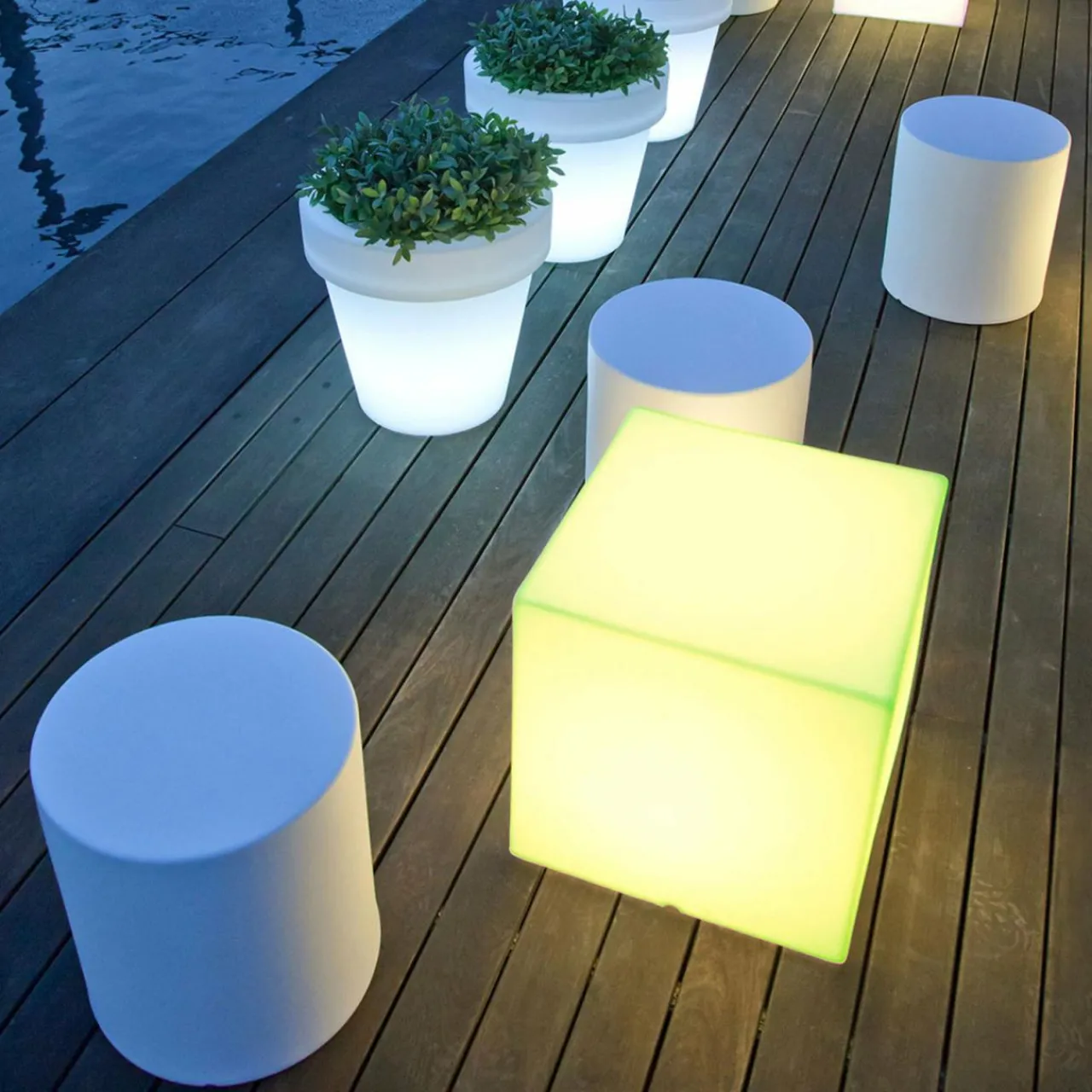 newgarden_lampe_solaire_cuby_cube_hauteur__cm_0-1.webp Newgarden lampe solaire Cuby cube, hauteur 53 cm^ Lampes Décoratives