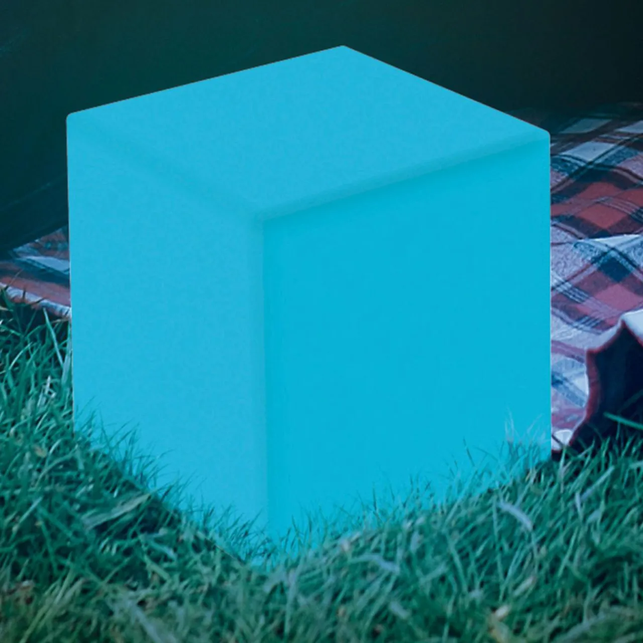 newgarden_lampe_solaire_cuby_cube_hauteur__cm_0-3.webp Newgarden lampe solaire Cuby cube, hauteur 20 cm^ Lampes Décoratives