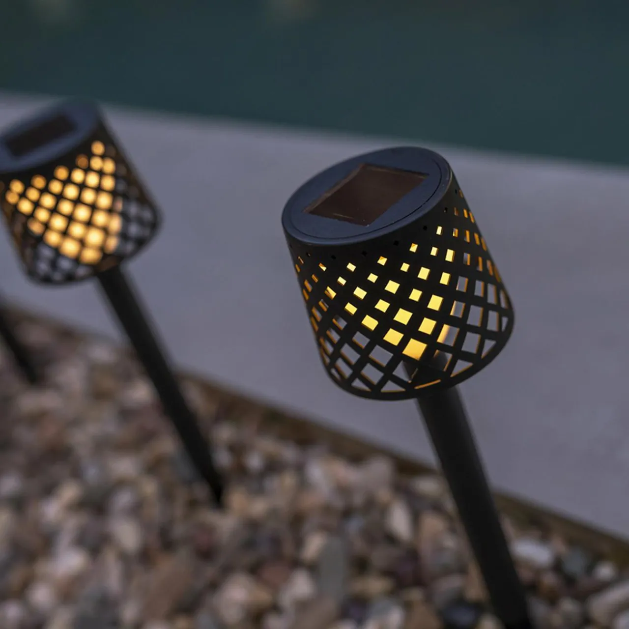 newgarden_lampe_solaire_led_gretita_noir_piquet_de_terre__pices_0.webp Newgarden lampe solaire LED Gretita, noir, piquet de terre, 4 pièces^ Lampes Décoratives