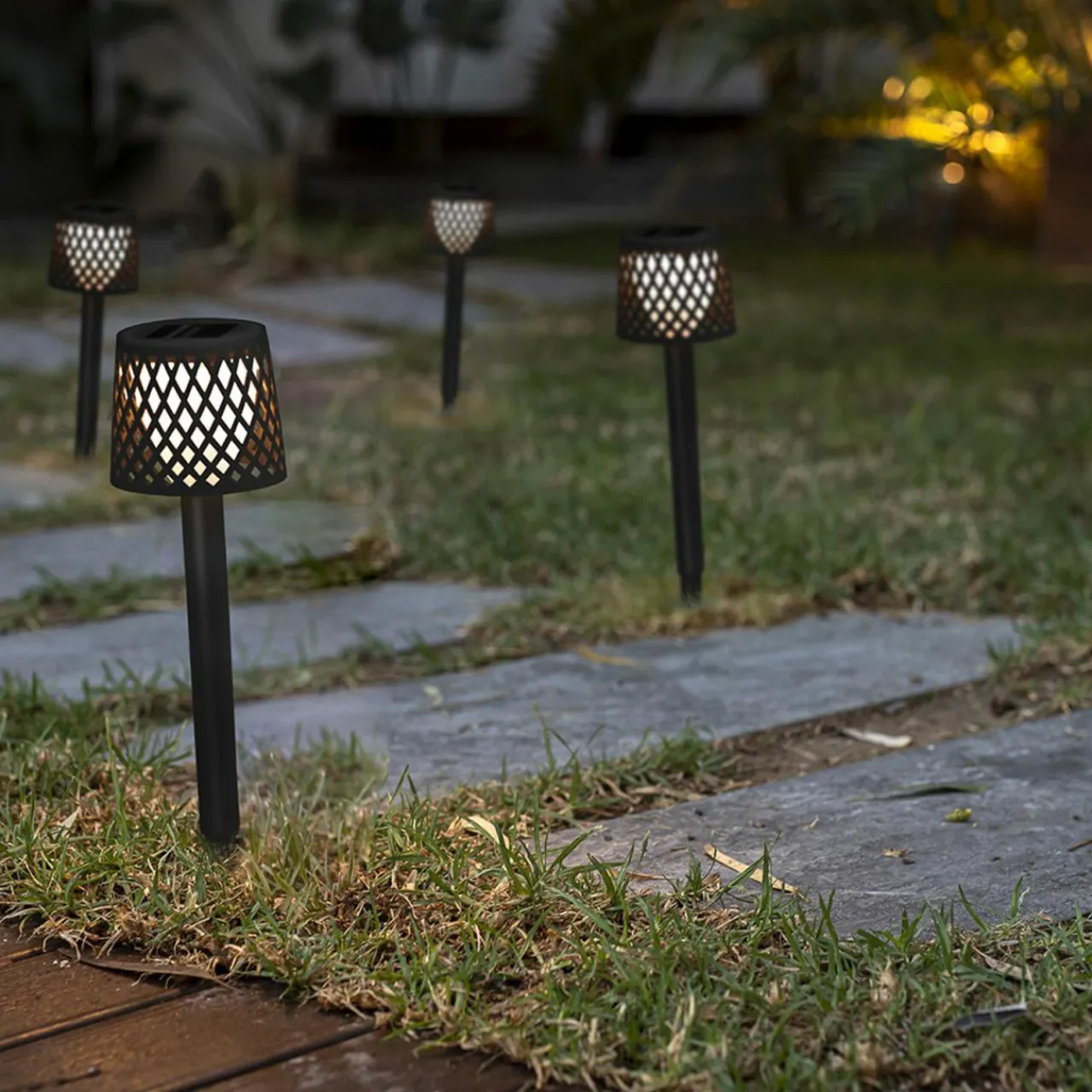 newgarden_lampe_solaire_led_gretita_noir_piquet_de_terre__pices_1.webp Newgarden lampe solaire LED Gretita, noir, piquet de terre, 4 pièces^ Lampes Décoratives