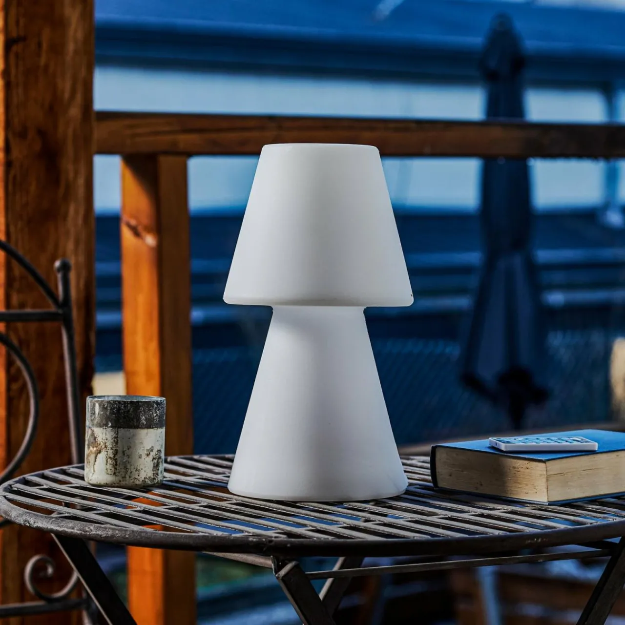 newgarden_lola__lampe_de_table_led_avec_batterie_rechargeable_0-1.webp Newgarden Lola 30 lampe de table LED avec batterie rechargeable^ Lampes Décoratives