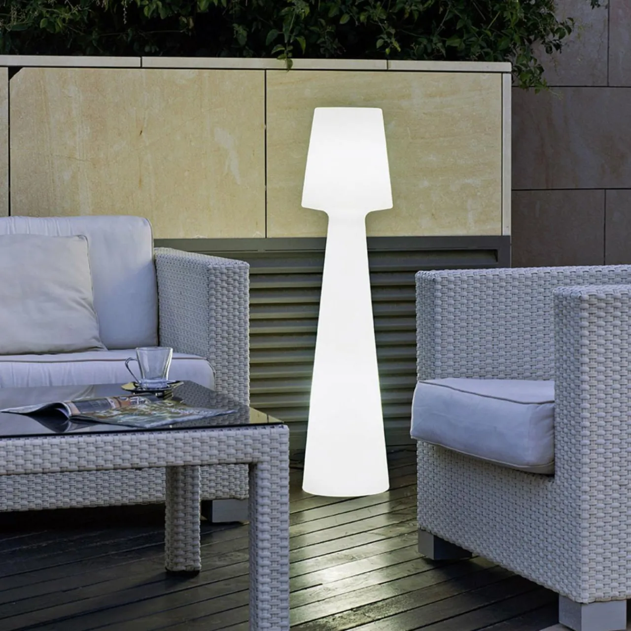 newgarden_lola_lampe_sur_pied_hauteur__cm_blanc_chaud_0-1.webp Newgarden Lola lampe sur pied hauteur 110 cm blanc chaud^ Luminaires De Terrasse