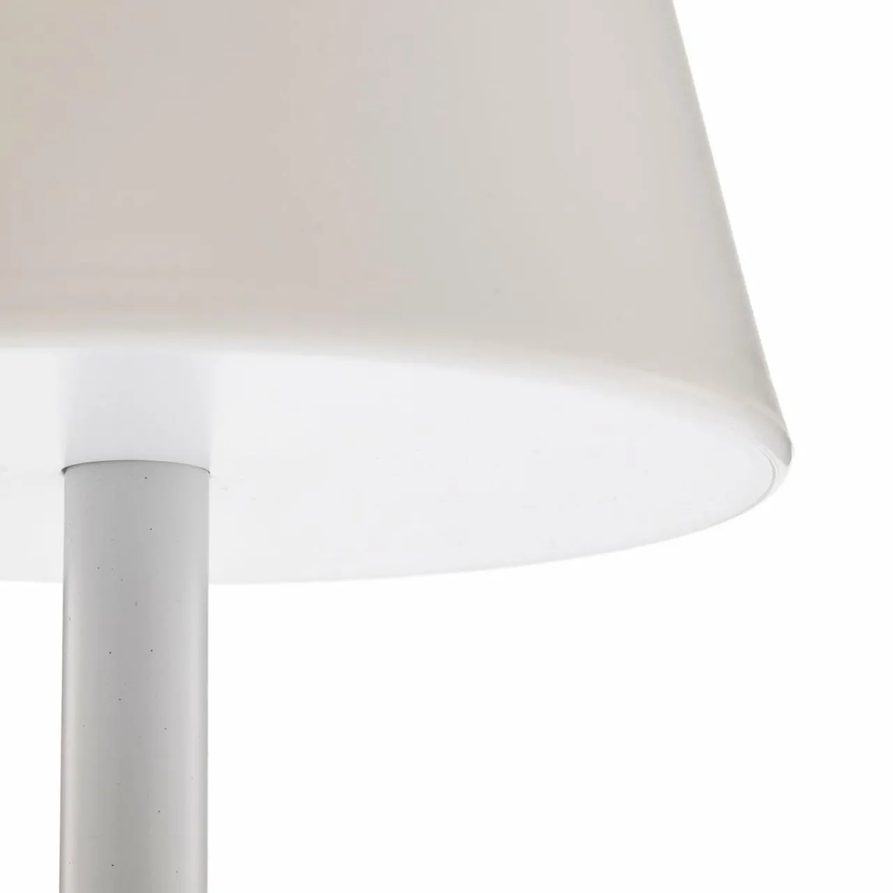 newgarden_lola_slim_lampe__poser_led_blanc_2.webp Newgarden Lola Slim lampe à poser LED, blanc^ Lampes Décoratives