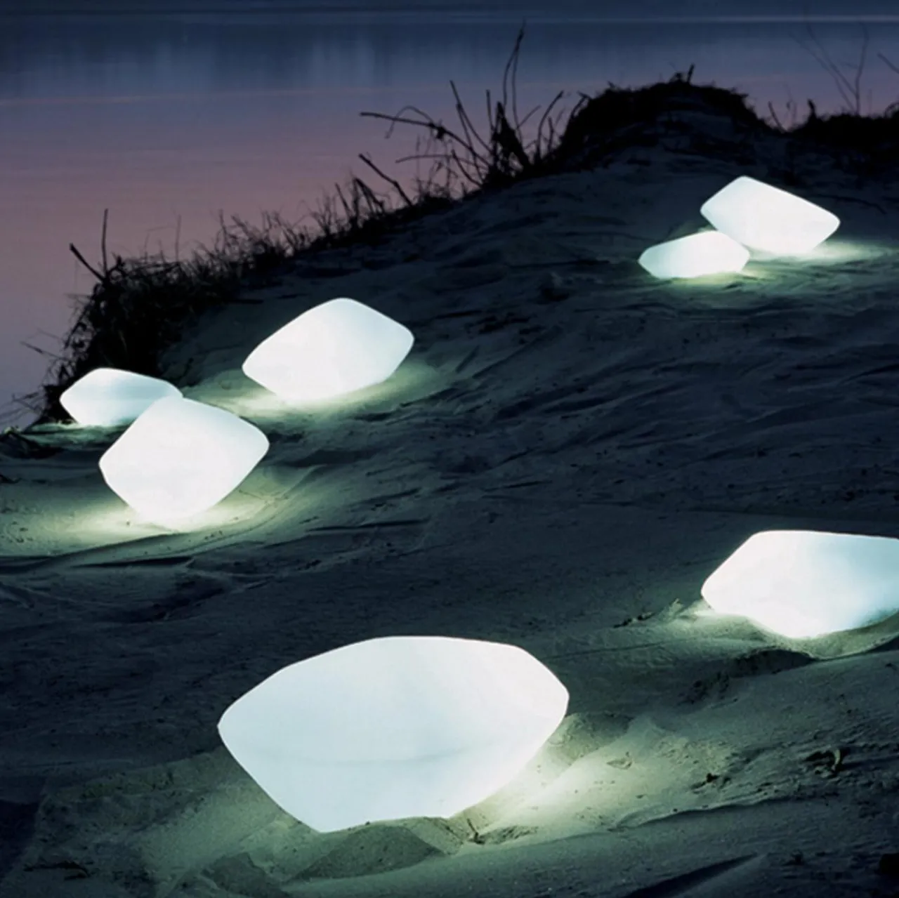 oluce_stones_lampe_dcorative_longueur__cm_3-2.webp Oluce Stones lampe décorative, longueur 27 cm^ Lampes Décoratives
