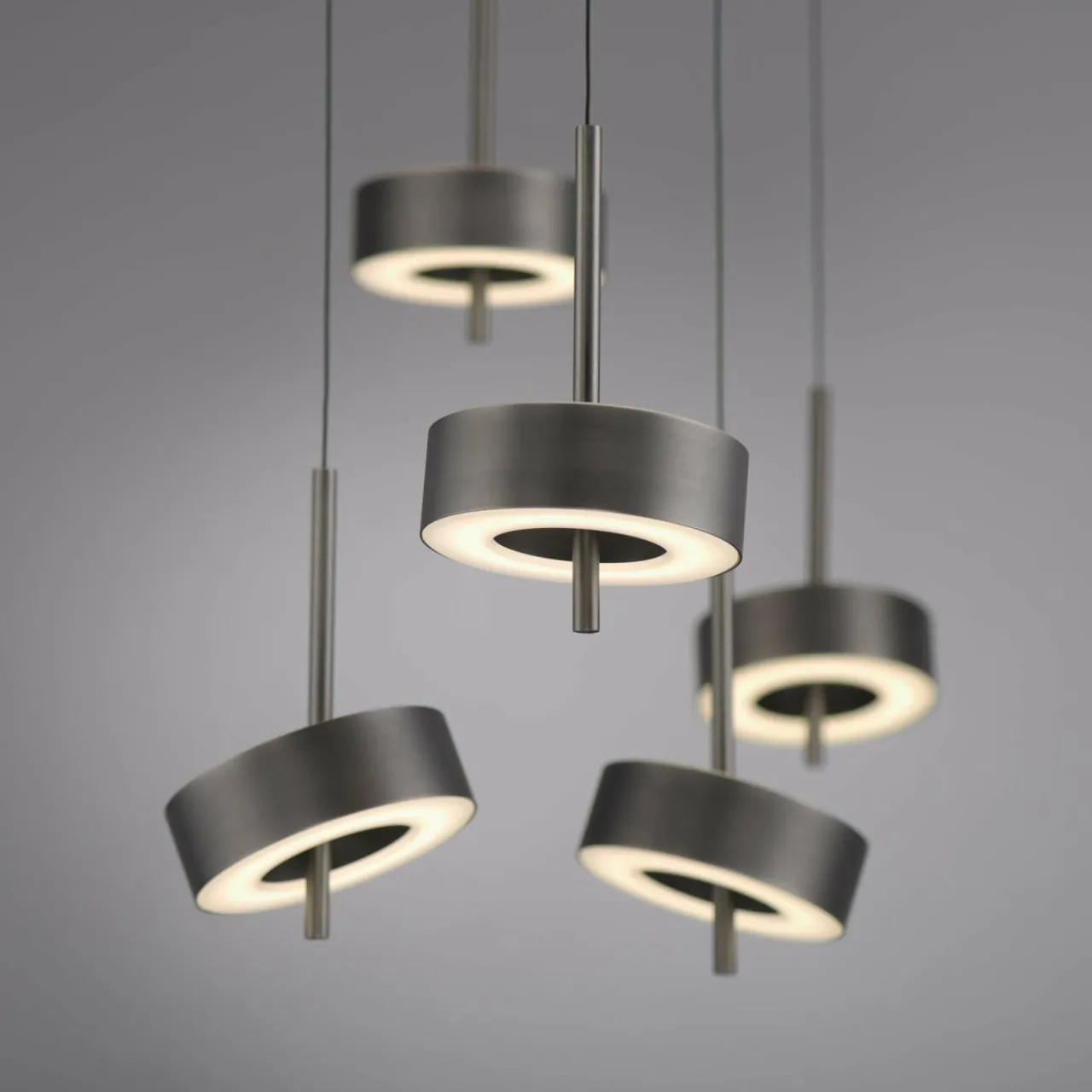 paul_neuhaus_suspension_smart_led_qrotate_brun_fonc___lampes_3.webp Q-Smart-Home Paul Neuhaus Suspension Smart LED Q-Rotate brun foncé à 5 lampes^ Suspensions Connectées