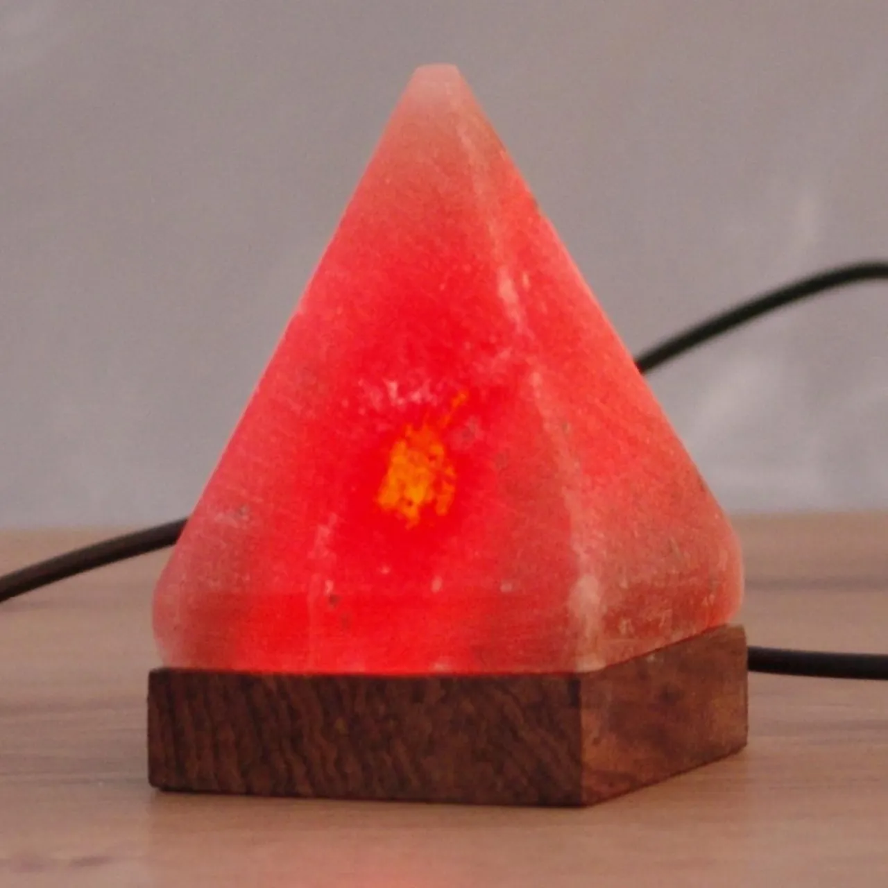 petite_lampe__poser_usb_pyramide_pour_ordinateur_0.webp Wagner Life Petite lampe à poser USB pyramide pour ordinateur^ Lampes Décoratives