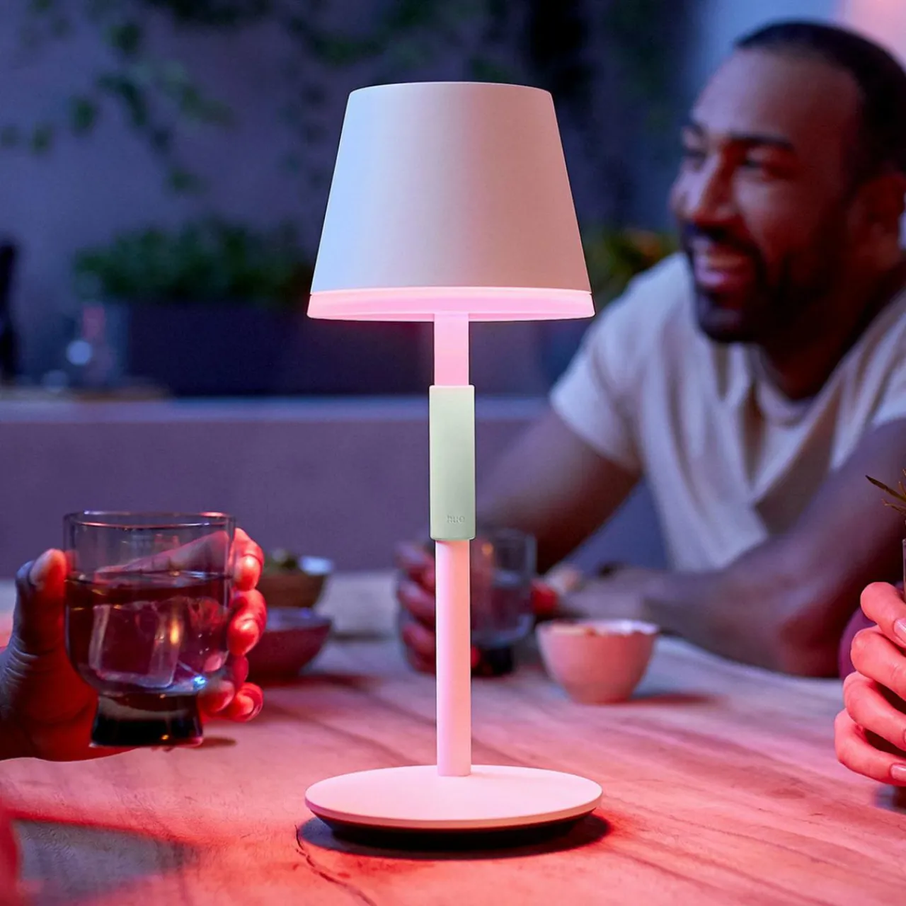 philips_hue_go_lampe_de_table_led_abatjour_blanc_0.webp Philips Hue Go lampe de table LED abat-jour blanc^ Lampes Décoratives