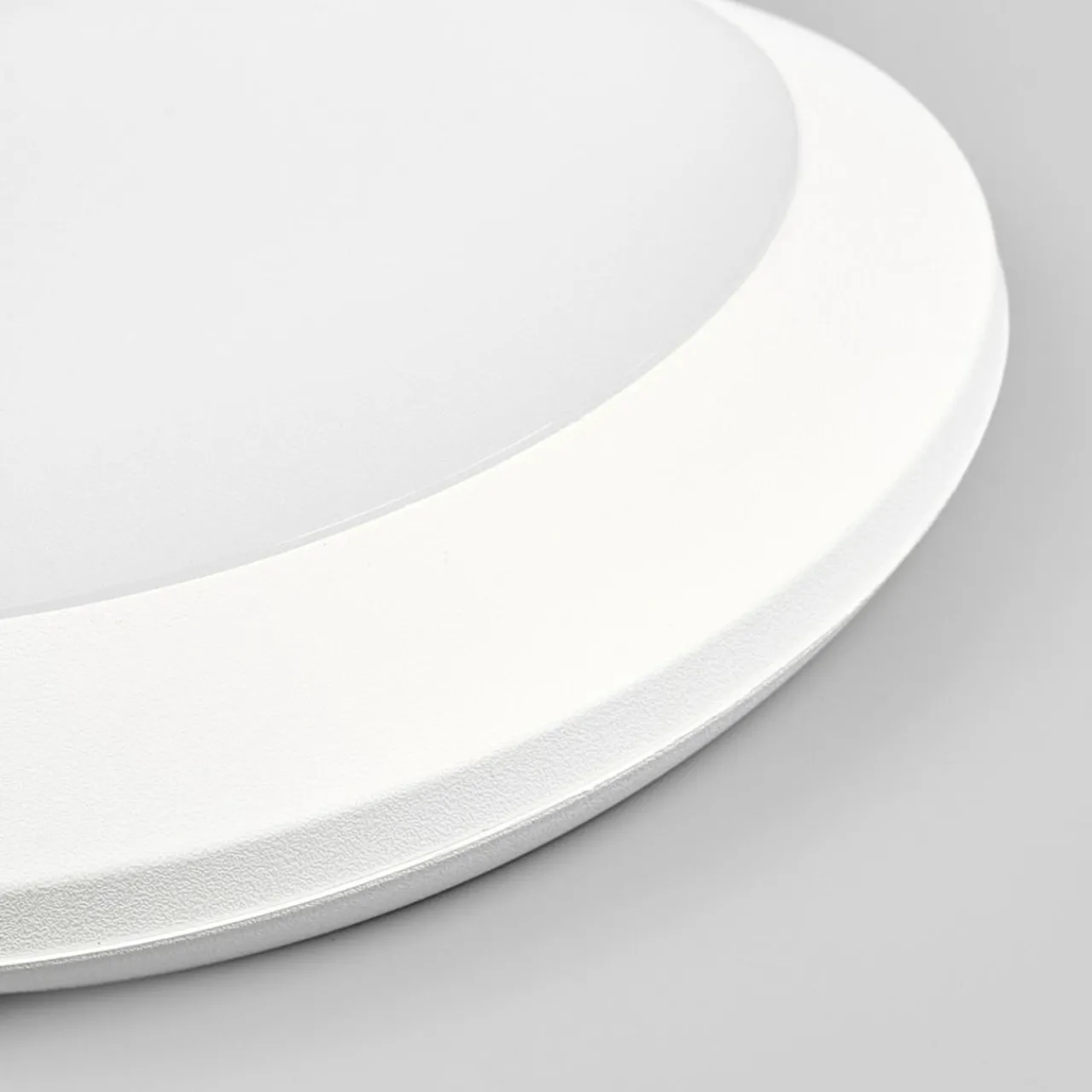 plafonnier_dextrieur_umberta_blanc_rsine_synthtique___cm__x_e_0.webp Fumagalli Plafonnier d'extérieur Umberta blanc, résine synthétique, Ø 35 cm, 2 x E27^ Plafonniers D'Extérieur