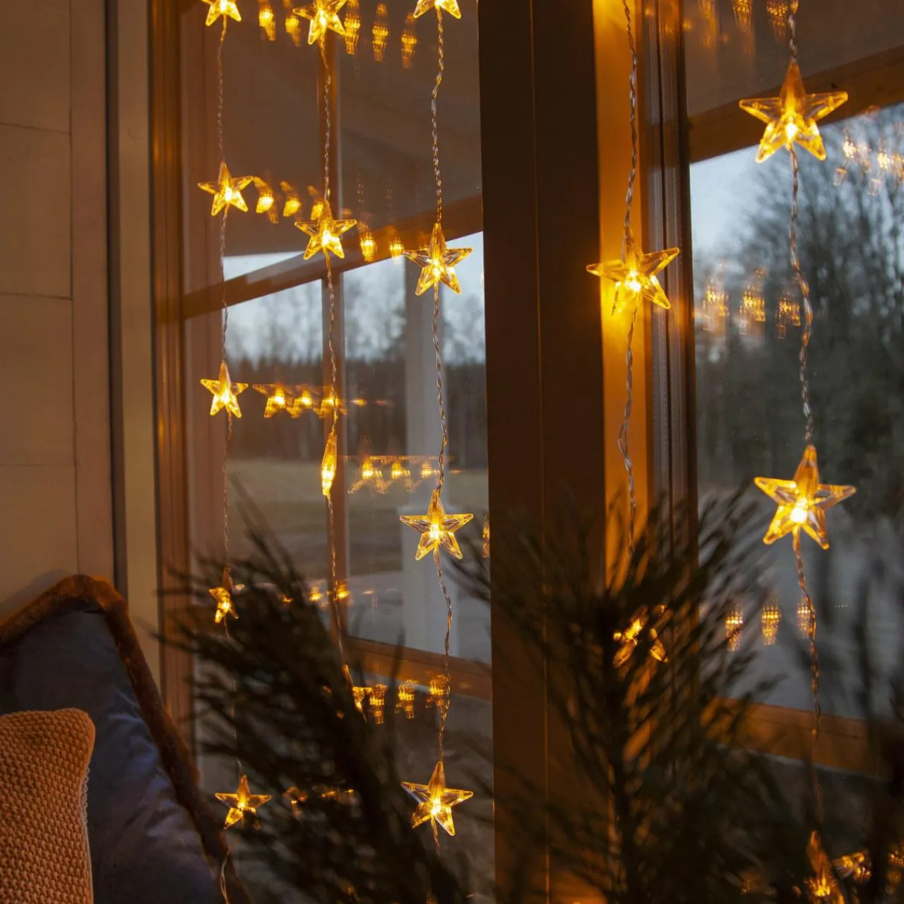 rideau_lumineux_led_star_curtain___lampes_0.webp STAR TRADING Rideau lumineux LED Star Curtain à 30 lampes^ Lumière De Noël