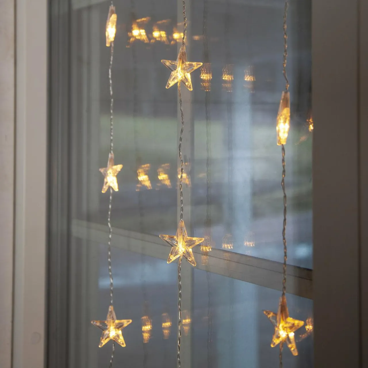 rideau_lumineux_led_star_curtain___lampes_1.webp STAR TRADING Rideau lumineux LED Star Curtain à 30 lampes^ Lumière De Noël
