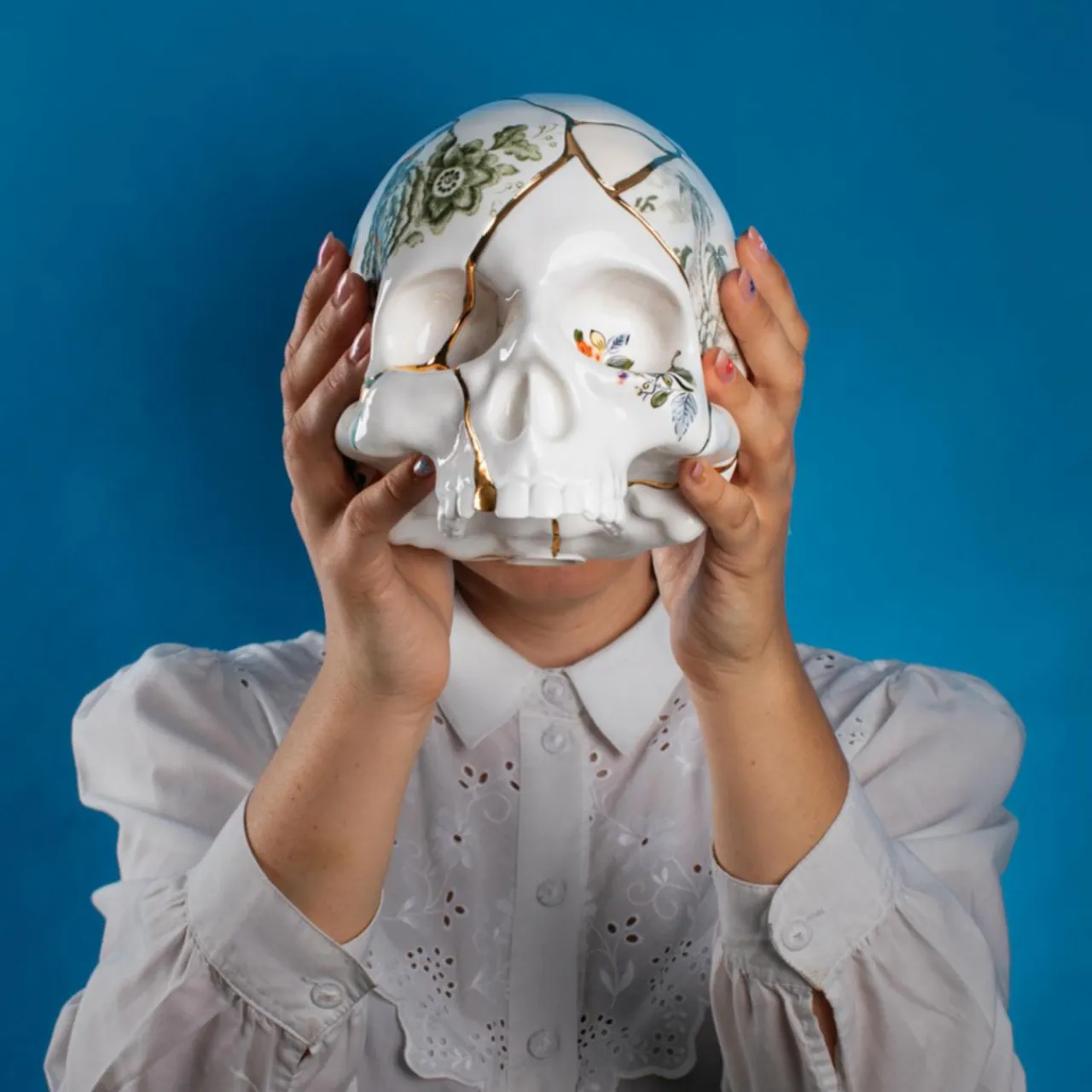 seletti_sculpture_kintsugi_skull_blanc_porcelaine_or_6.webp SELETTI Sculpture Kintsugi Skull, blanc, porcelaine, or^ Meubles & Aménagements