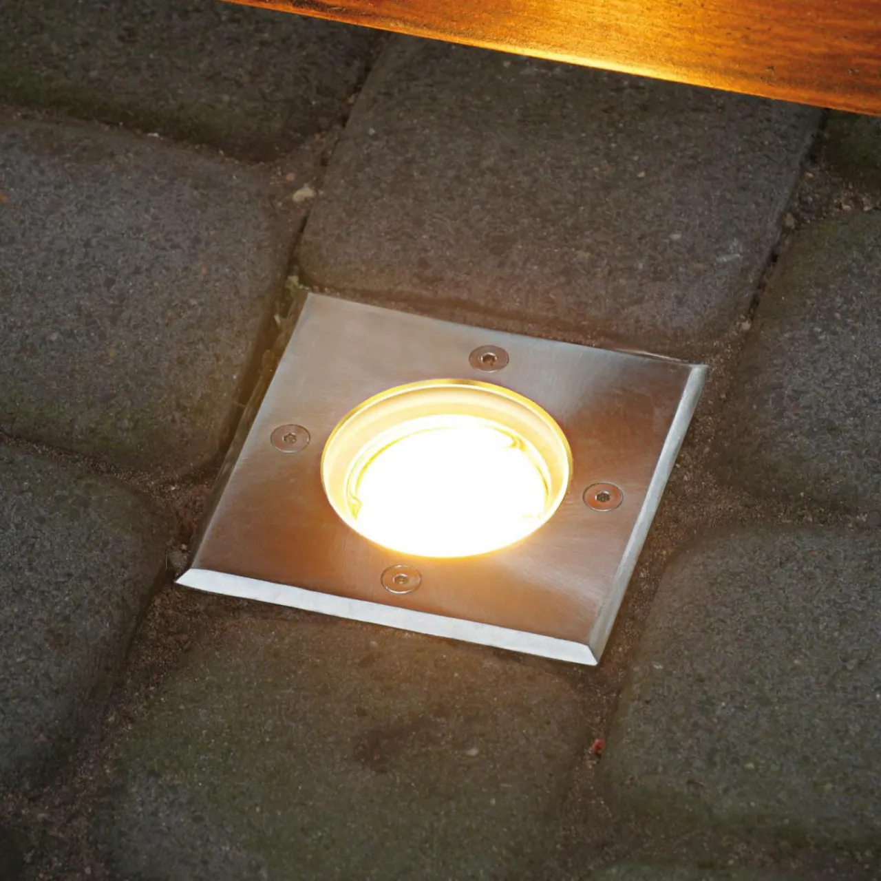 spot_encastr_dans_le_sol_potsdam_ip_angulaire_0.webp Heitronic Spot encastré dans le sol Potsdam, IP67, angulaire^ Spots Encastrés Dans Le Sol D'Extérieur