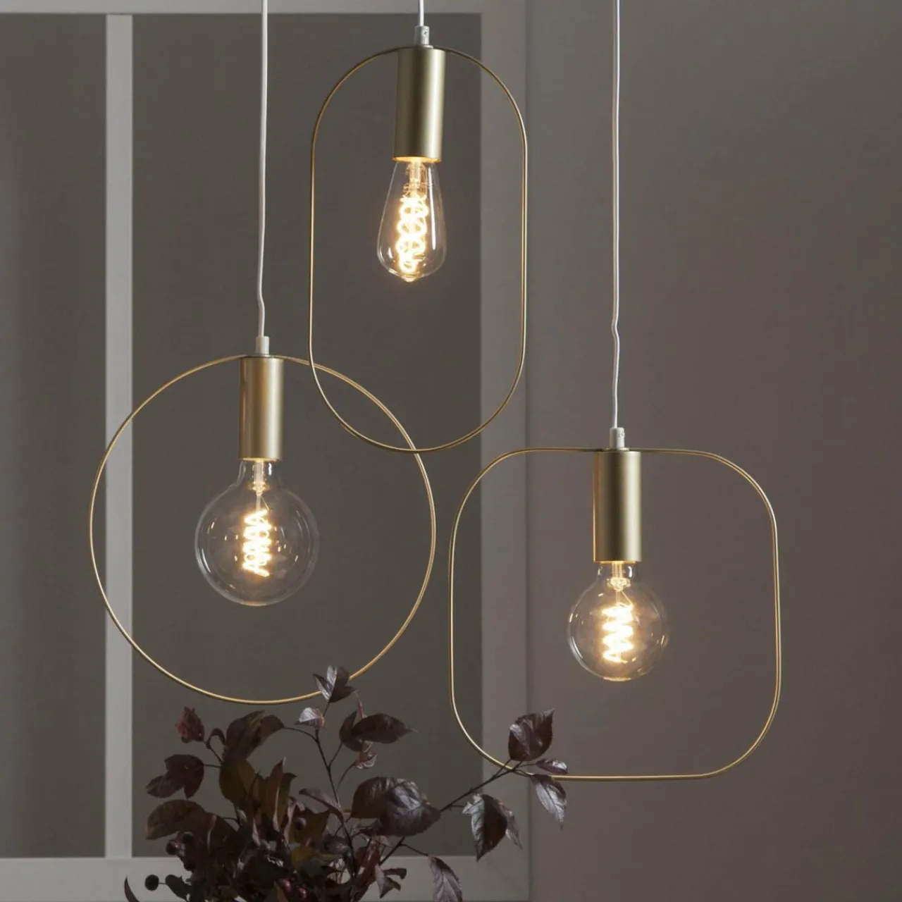 suspension_dcorative_shape_avec_anneau_or_1.webp STAR TRADING Suspension décorative Shape avec anneau, or^ Lampes Décoratives