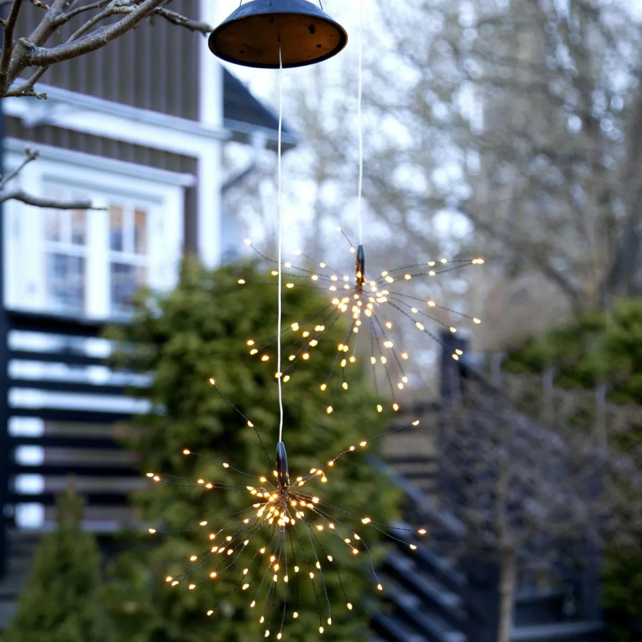 suspension_led_solaire_firework_2.webp STAR TRADING Suspension LED solaire Firework^ Lampes Décoratives