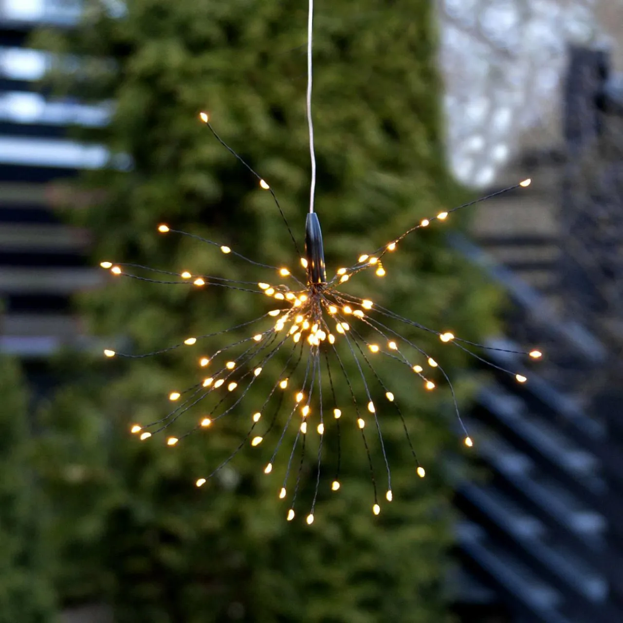 suspension_led_solaire_firework_3.webp STAR TRADING Suspension LED solaire Firework^ Lampes Décoratives