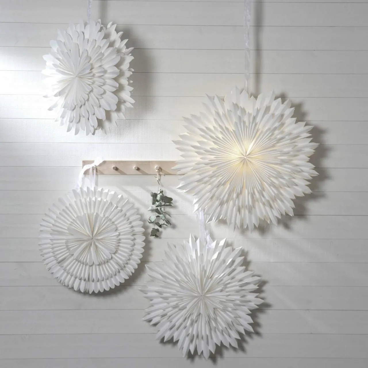 toile_dco_frost_papier_sans_douille_cm_blanc_1.webp STAR TRADING Étoile déco Frost papier sans douille Ø50cm blanc^ Lumière De Noël