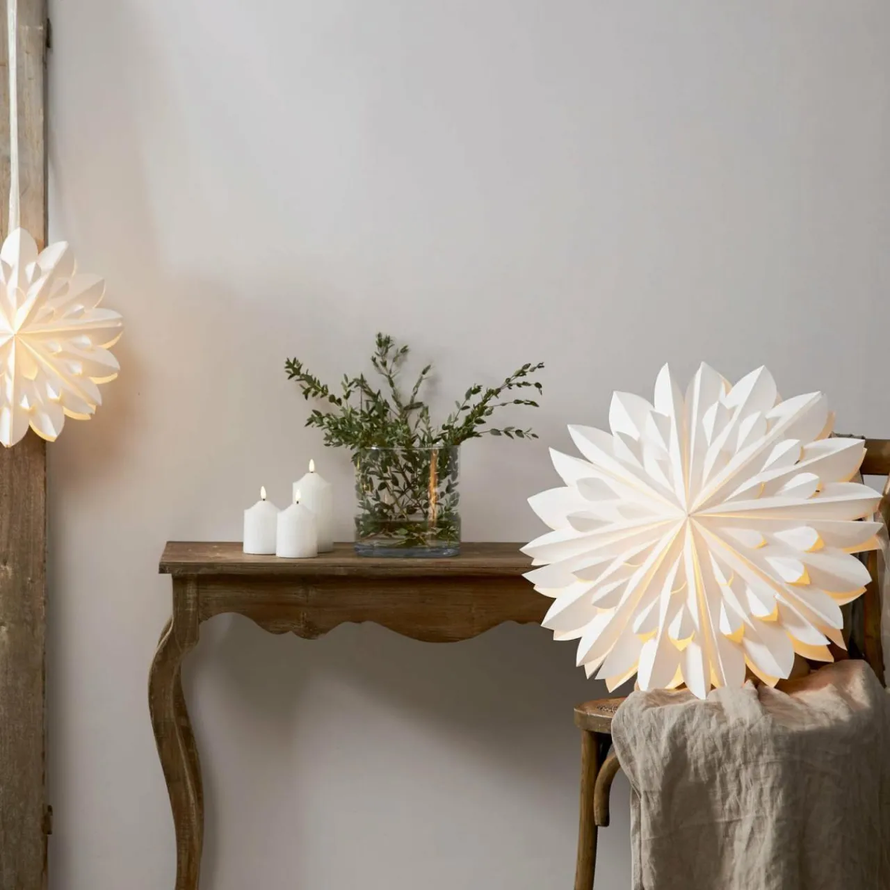 toile_dcorative_cliff_papier_sans_douille_blanc__cm_0.webp STAR TRADING Étoile décorative Cliff, papier, sans douille blanc Ø 60cm^ Lumière De Noël