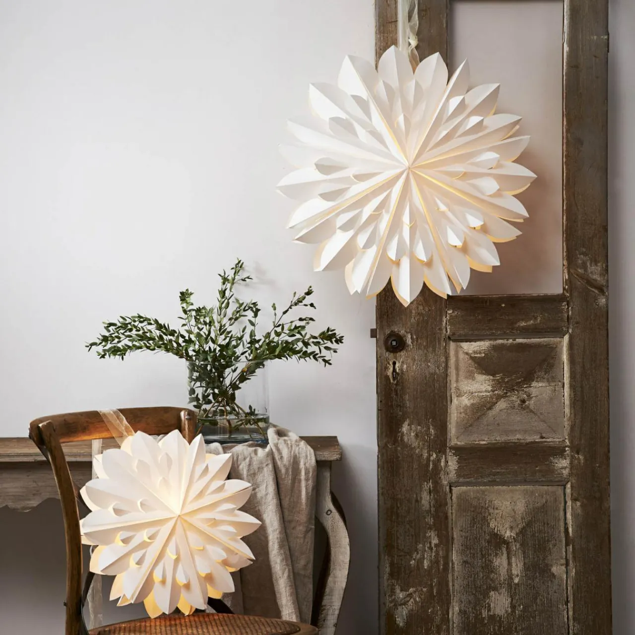 toile_dcorative_cliff_papier_sans_douille_blanc__cm_1.webp STAR TRADING Étoile décorative Cliff, papier, sans douille blanc Ø 60cm^ Lumière De Noël