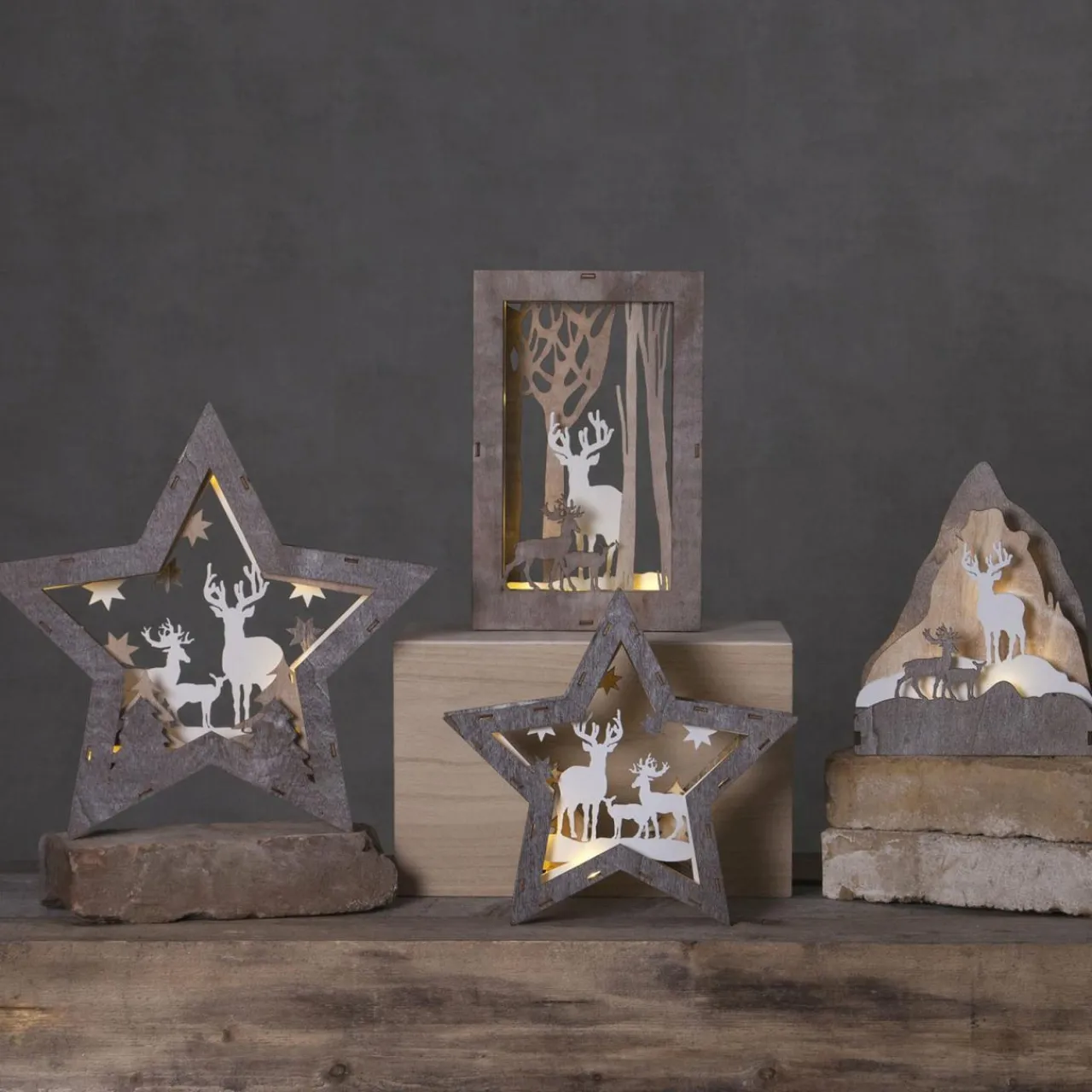 toile_dcorative_led_faune_en_bois_hauteur_cm_2.webp STAR TRADING Étoile décorative LED Faune en bois, hauteur 24 cm^ Lumière De Noël