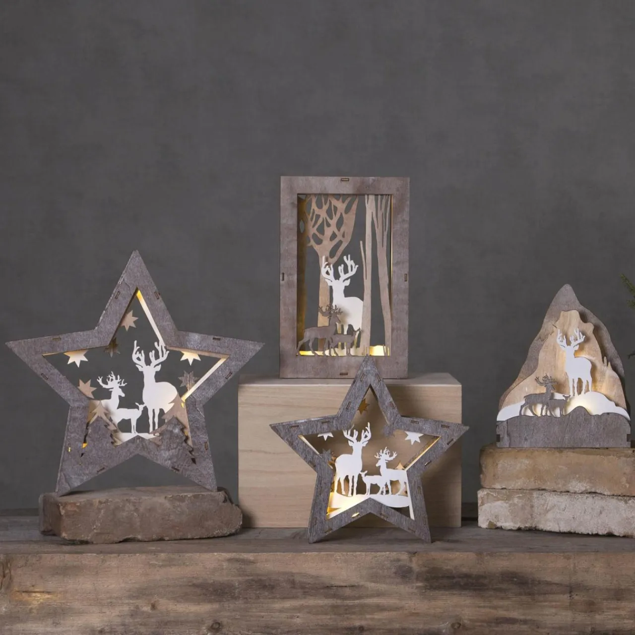 toile_dcorative_led_faune_en_bois_hauteur_cm_3.webp STAR TRADING Étoile décorative LED Faune en bois, hauteur 24 cm^ Lumière De Noël