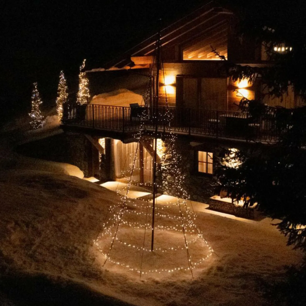 twinkly_light_tree_pour_lextrieur_rgbw_hauteur_cm_6-1.webp twinkly Light Tree pour l'extérieur, RGBW, hauteur 300cm^ Lumière De Noël