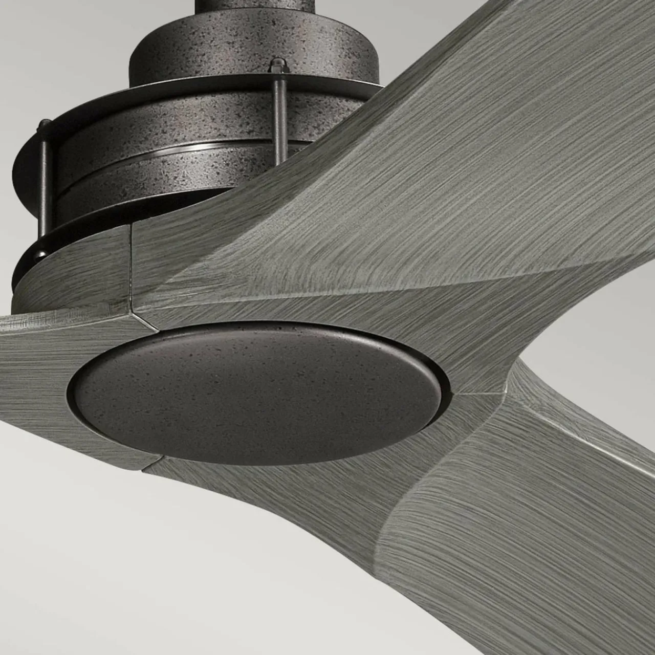 ventilateur_de_plafond_ried__trois_pales_couleur_fer_0.webp KICHLER Ventilateur de plafond Ried, à trois pales, couleur fer^ Ventilateurs