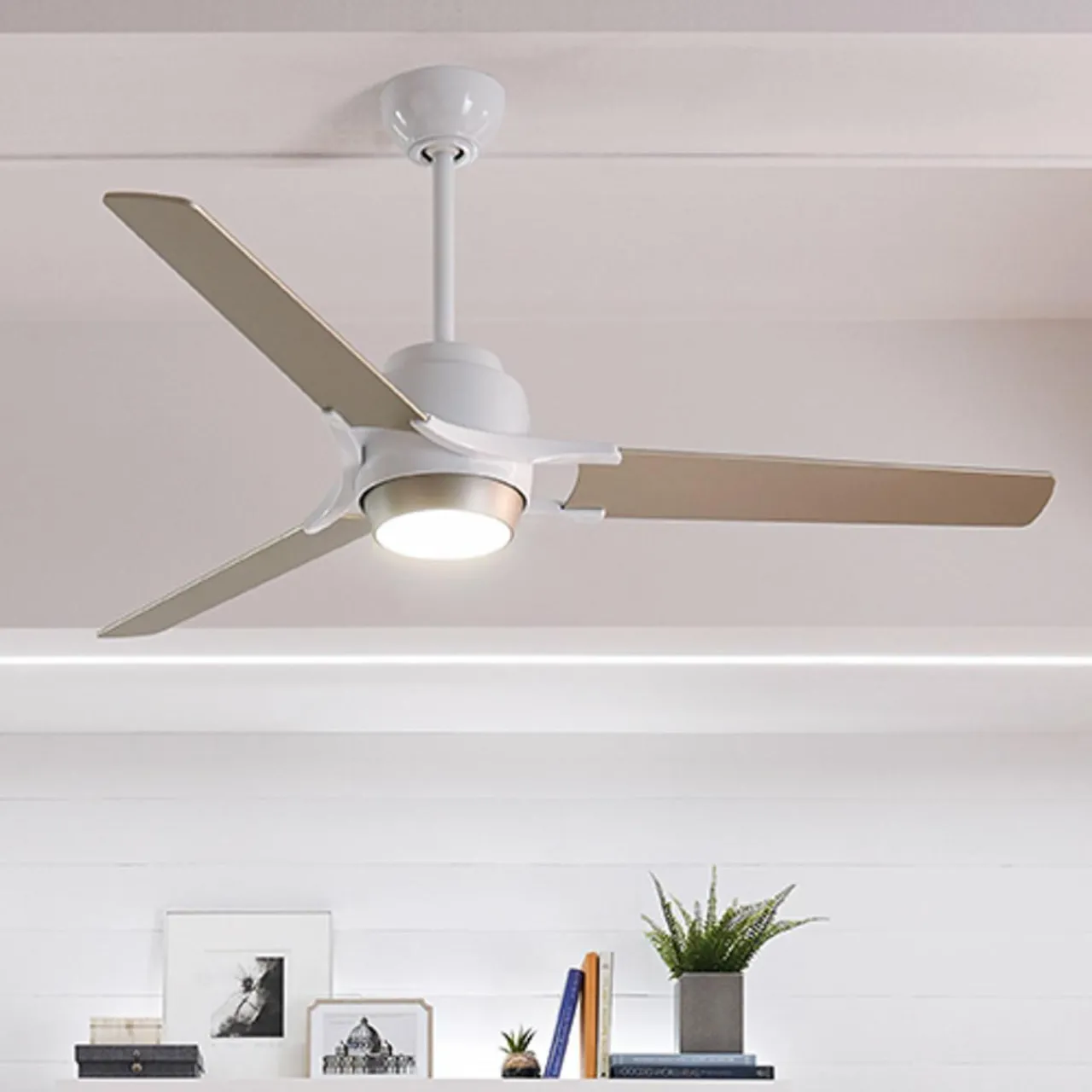 ventilateur_plafond_led_zeus__pales_blancargent_0.webp KICHLER Ventilateur plafond LED Zeus 3 pales blanc-argenté^ Ventilateurs