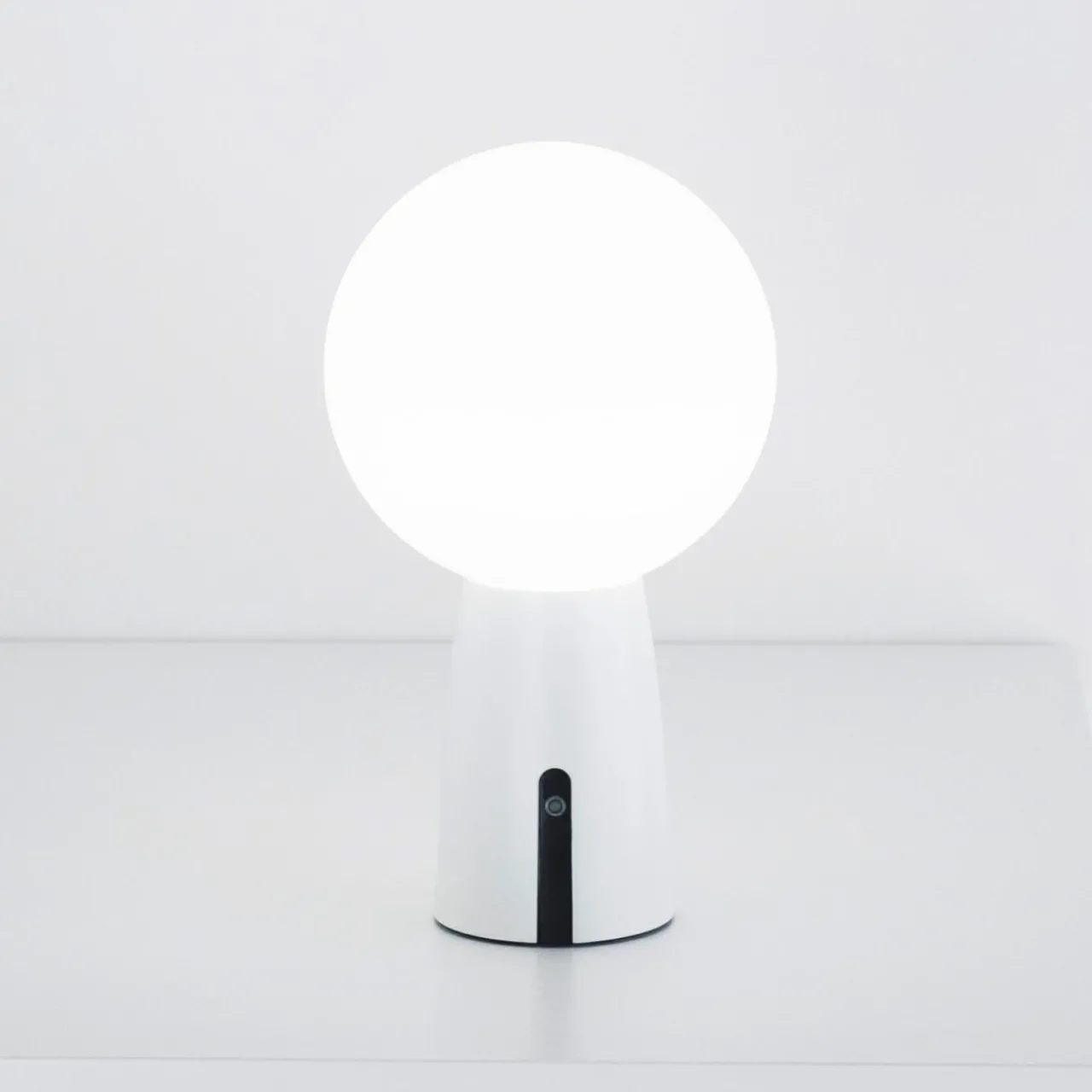 zafferano_olimpia_lampe_batterie_ip_blanc_0.webp Zafferano Olimpia lampe batterie IP54 blanc^ Lampes Décoratives