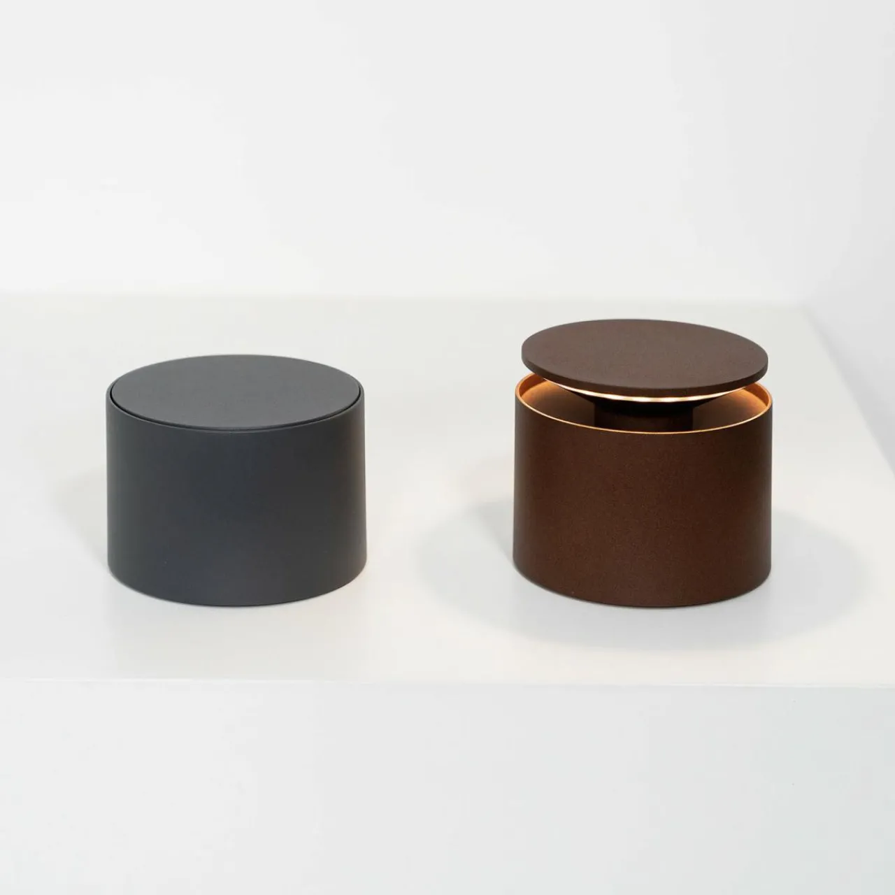 zafferano_pushup_lampe_batterie_ip_corten_1.webp Zafferano Push-up lampe batterie IP54 corten^ Lampes Décoratives